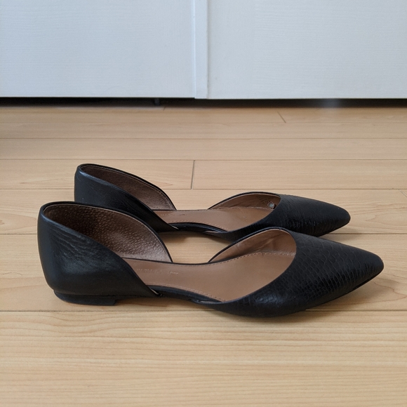 Banana Republic Sleek Black Flats - Picture 7 of 8